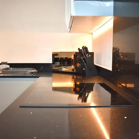 Luxury Jq 2 Bed Flat, Parking * Birmingham